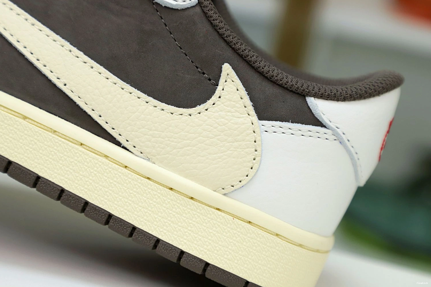 X TRAVIS 1 JORDAN OG AIR SCOTT REVERSE LOW MOCHA 1124